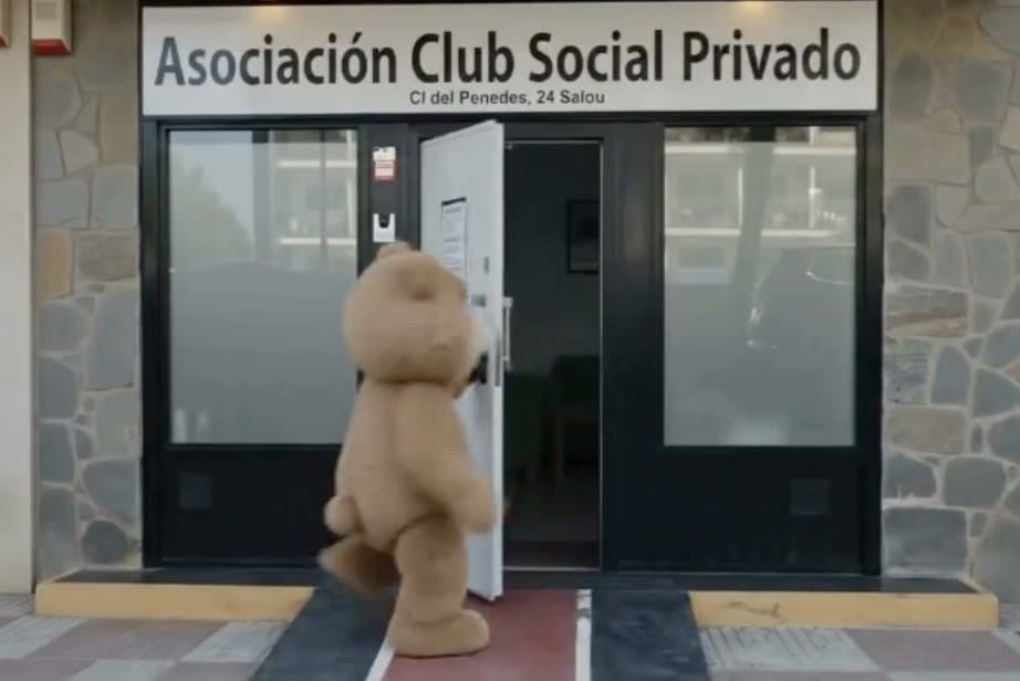 Ted the bear walking into the private cannabis club entrance in Salou